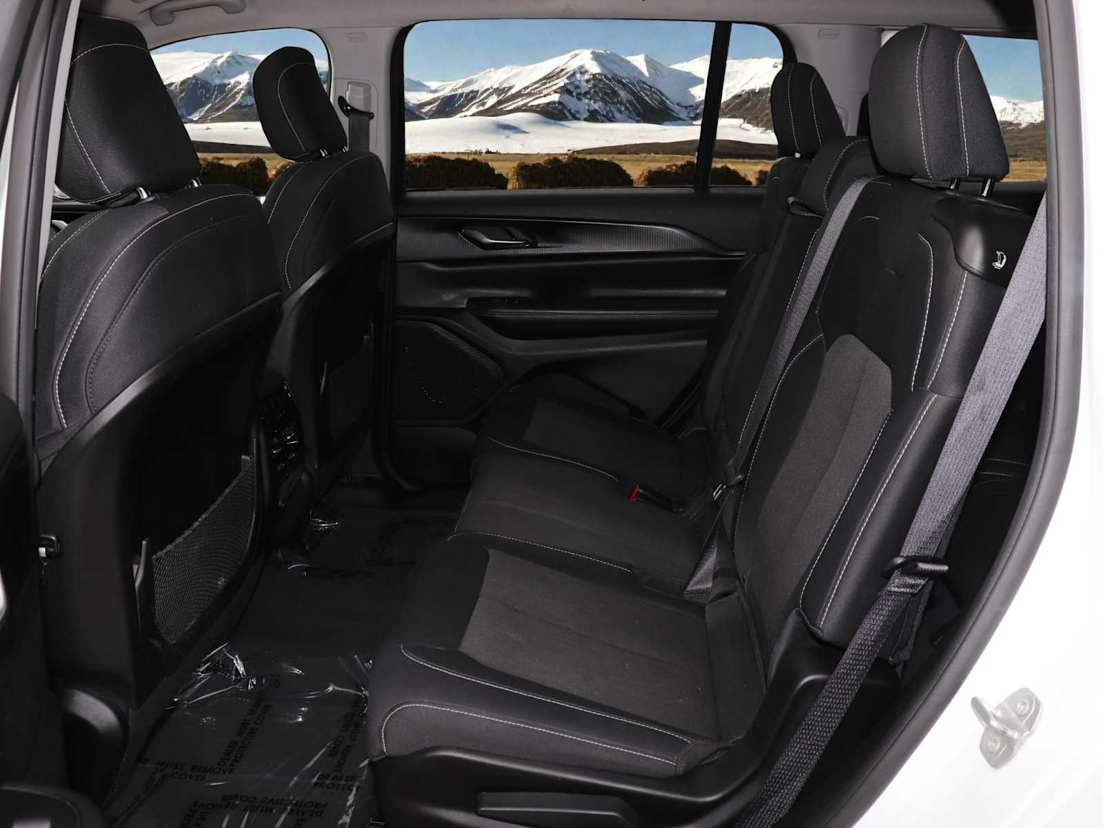 Thumbnail: 2023 Jeep Grand Cherokee L - 21