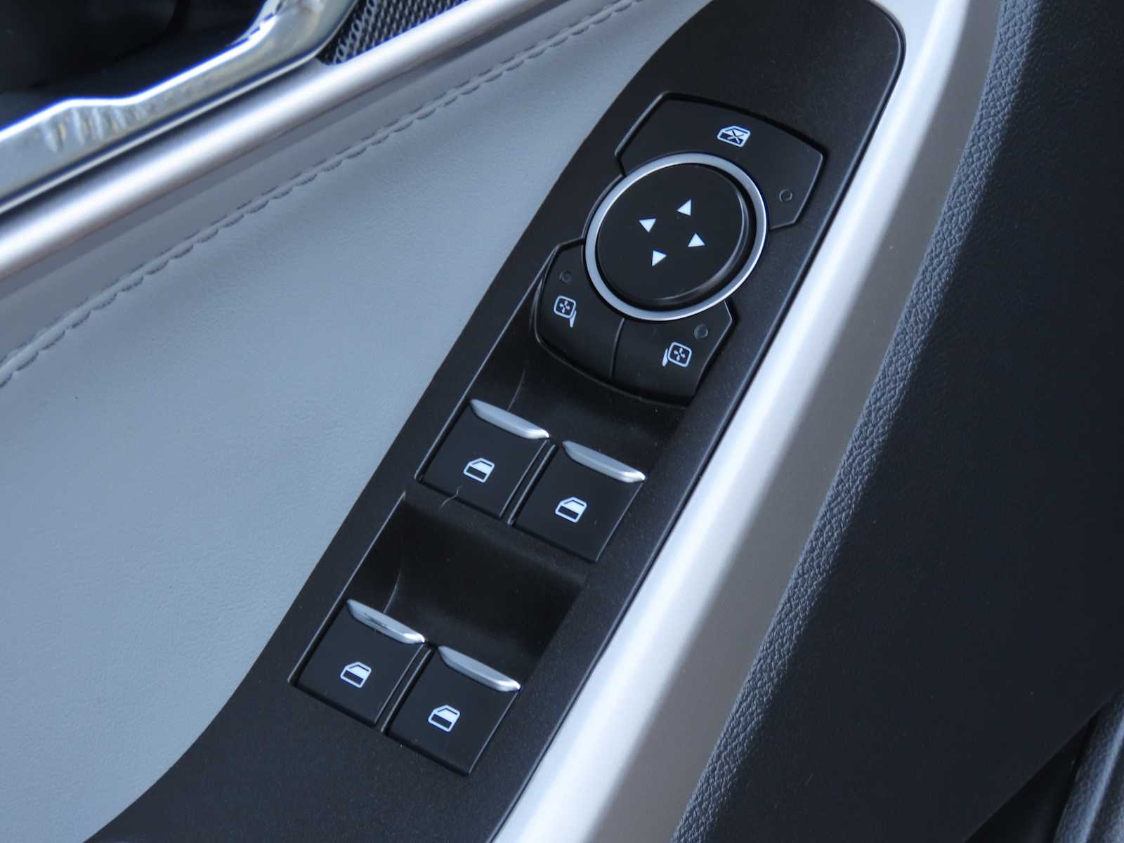 Thumbnail: 2022 Ford Explorer - 19