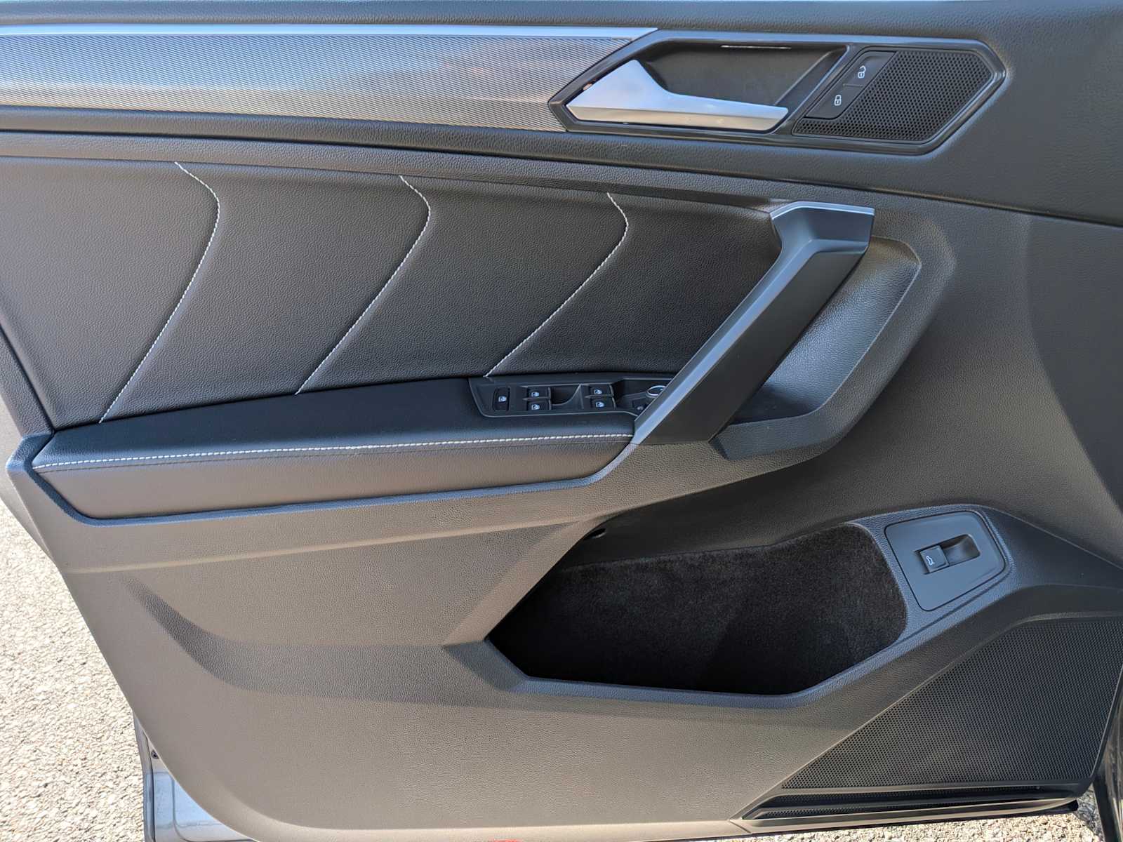 Thumbnail: 2024 Volkswagen Tiguan - 17