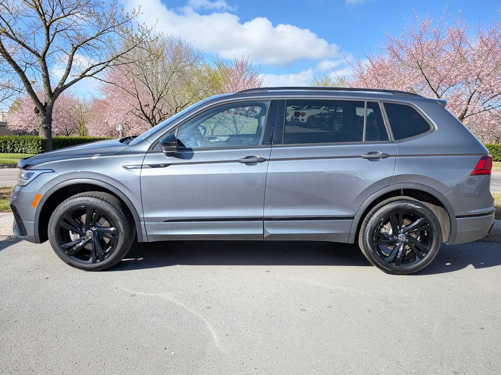 Thumbnail: 2024 Volkswagen Tiguan - 3