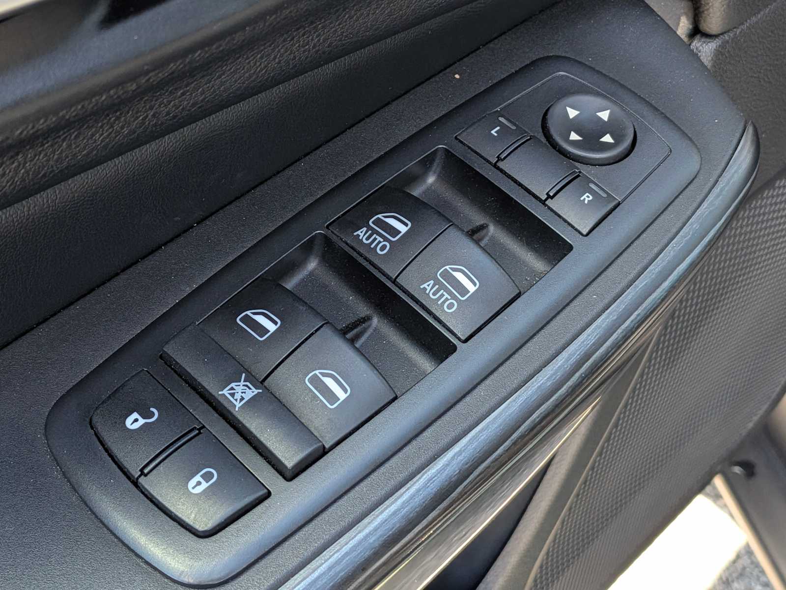 Thumbnail: 2017 Jeep Cherokee - 18