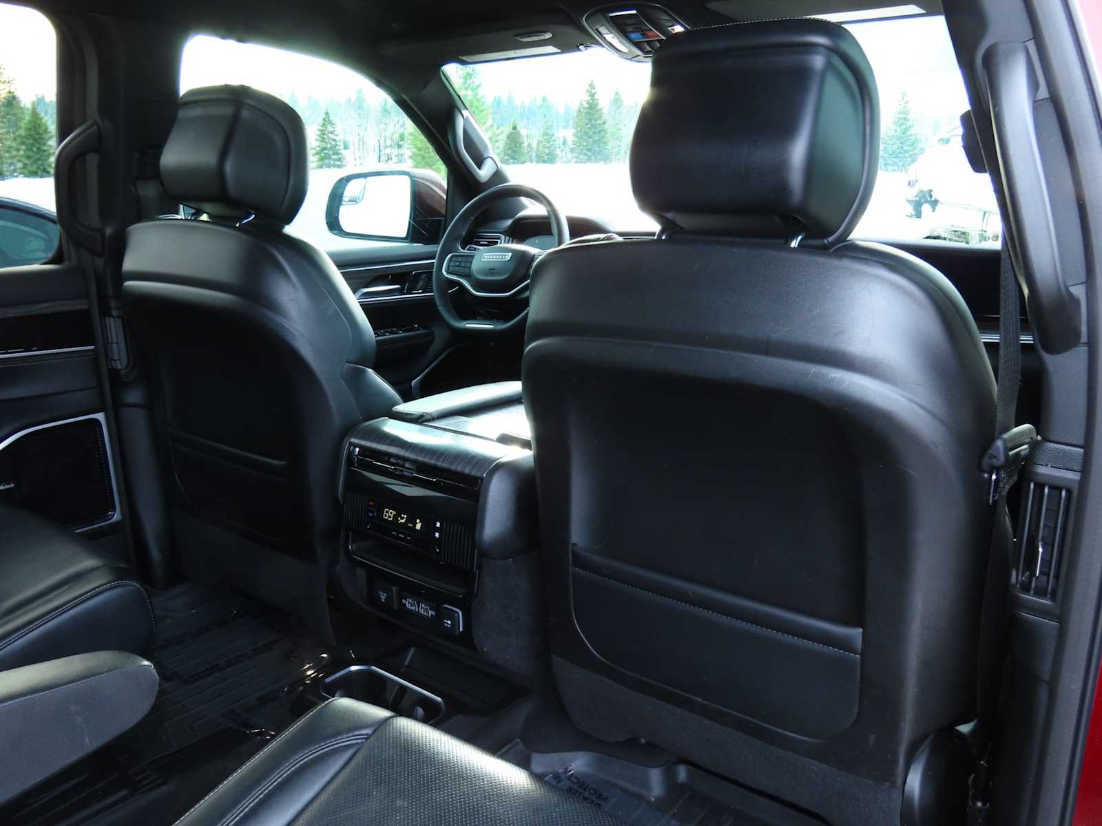 Thumbnail: 2022 Jeep Wagoneer - 24