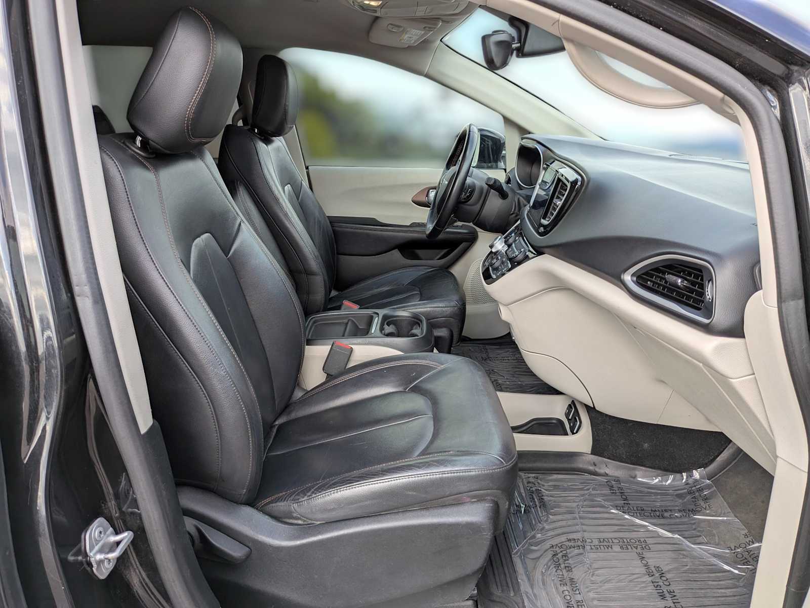 Thumbnail: 2017 Chrysler Pacifica - 21