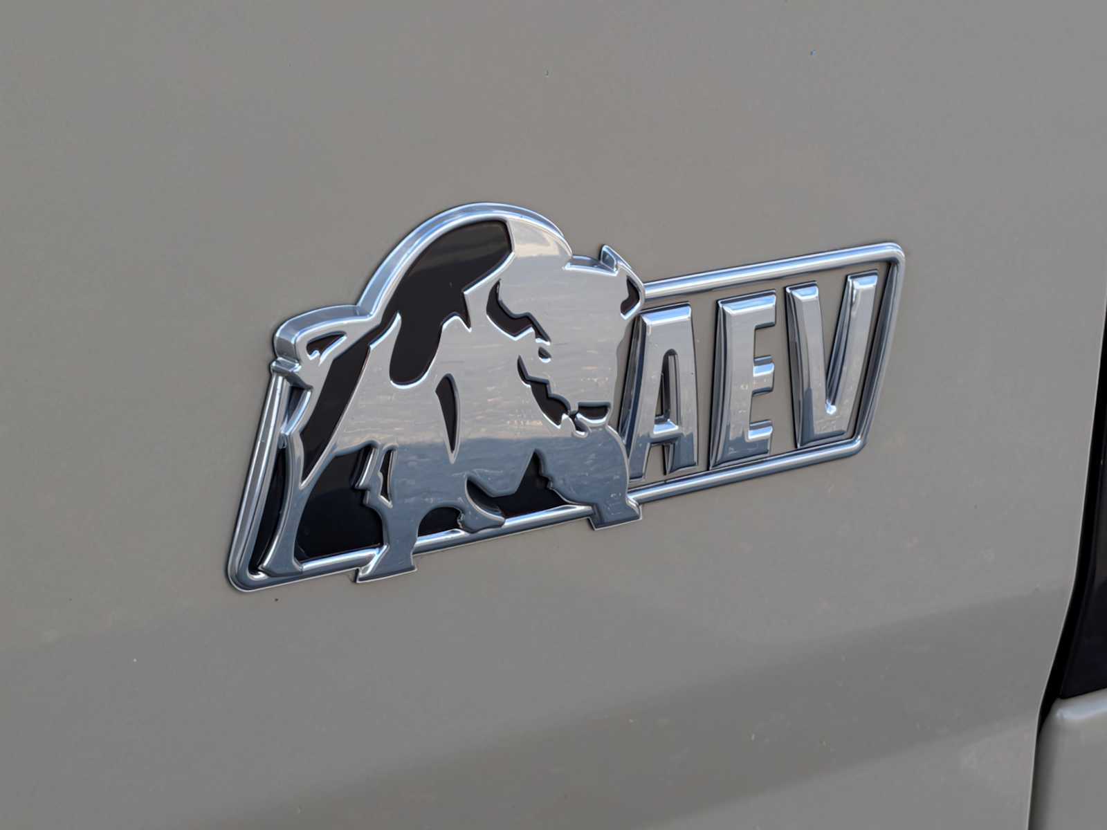 Thumbnail: 2022 Chevrolet Colorado - 14