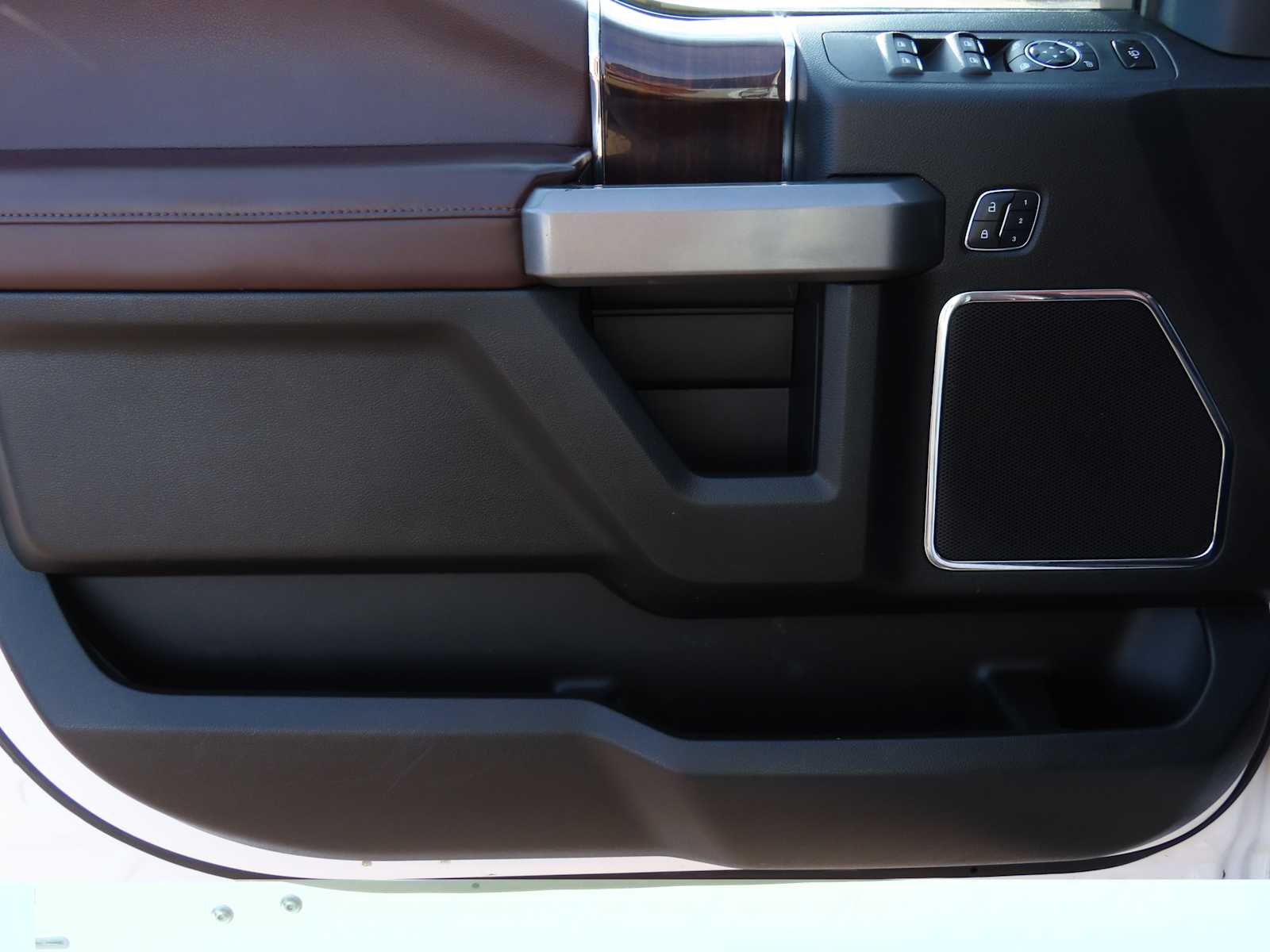 Thumbnail: 2017 Ford Econoline - 21