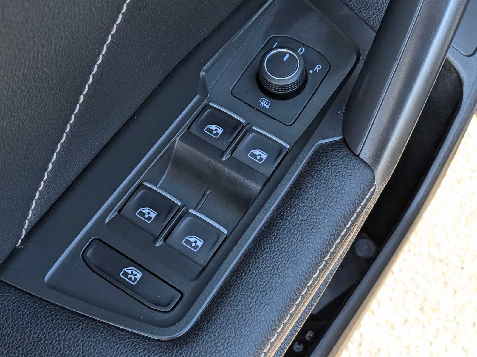 Thumbnail: 2024 Volkswagen Tiguan - 18