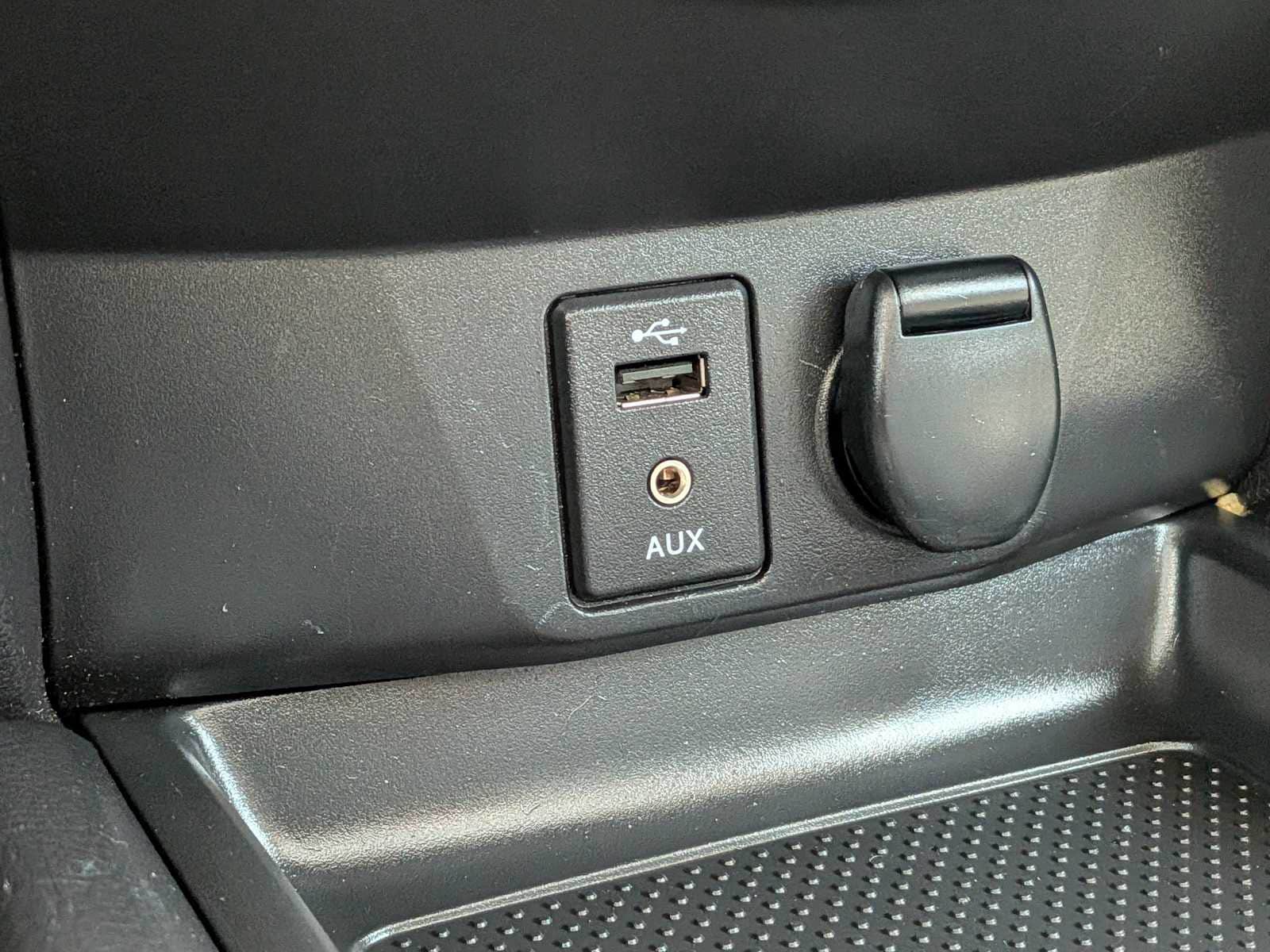 Thumbnail: 2015 Nissan Rogue - 31