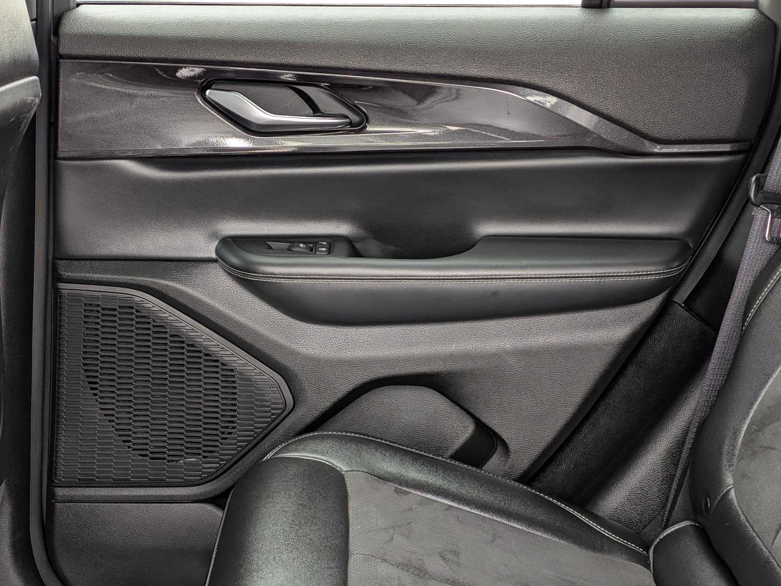 Thumbnail: 2023 Jeep Grand Cherokee - 20