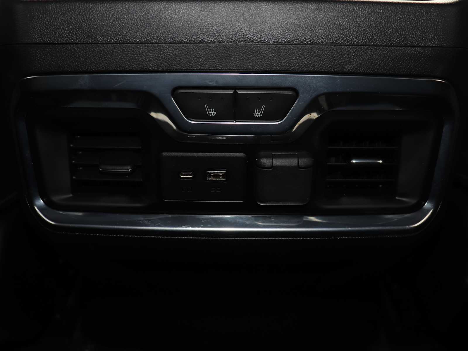 Thumbnail: 2021 GMC Sierra 3500 - 28