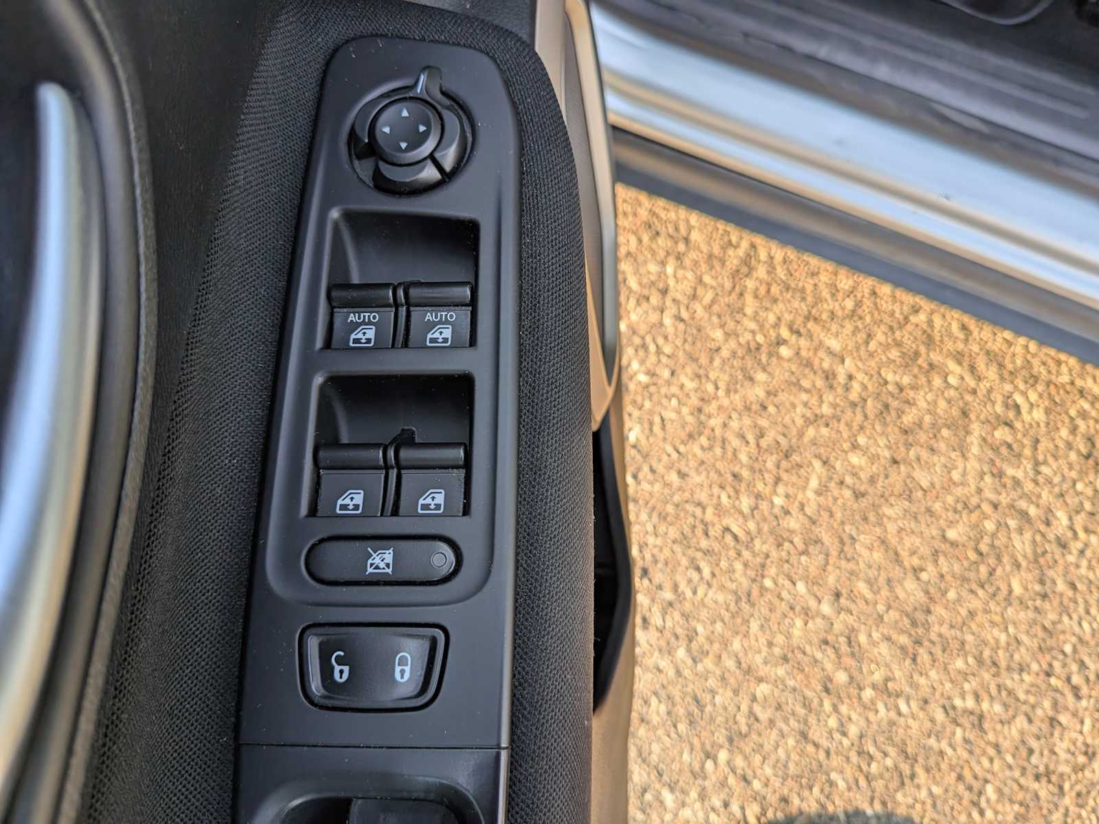 Thumbnail: 2017 Jeep Renegade - 21