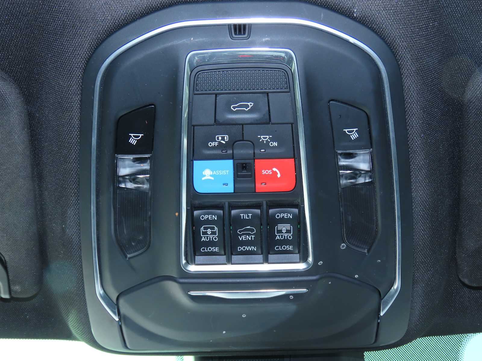 Thumbnail: 2022 Jeep Wagoneer - 30