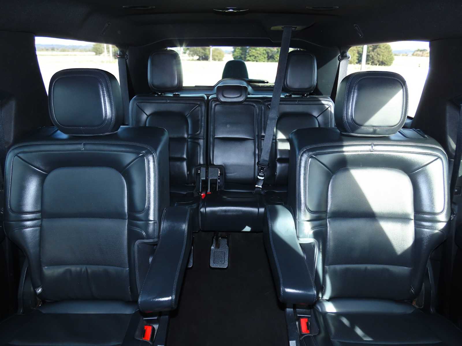 Thumbnail: 2024 Lincoln Navigator L - 24