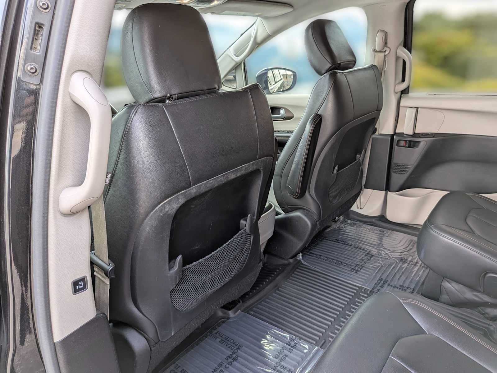Thumbnail: 2017 Chrysler Pacifica - 18