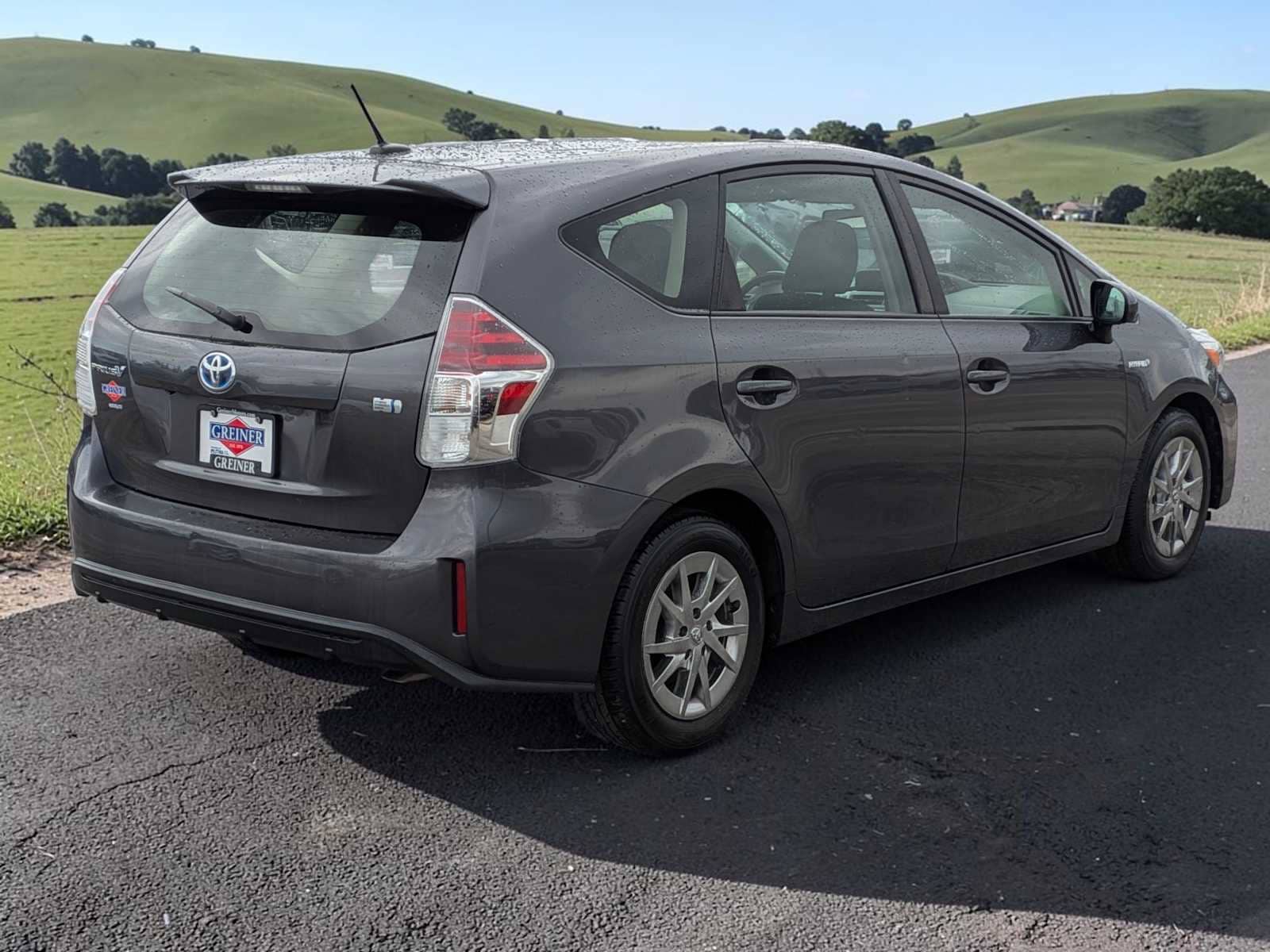 Thumbnail: 2015 Toyota Prius v - 6