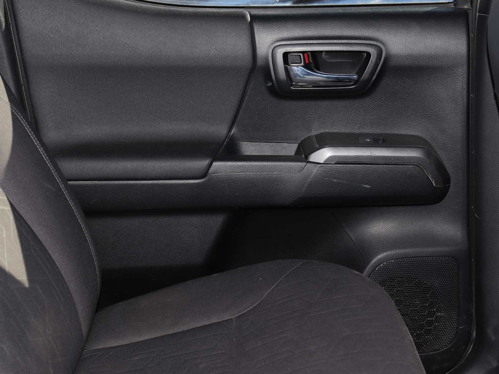 Thumbnail: 2016 Toyota Tacoma - 25