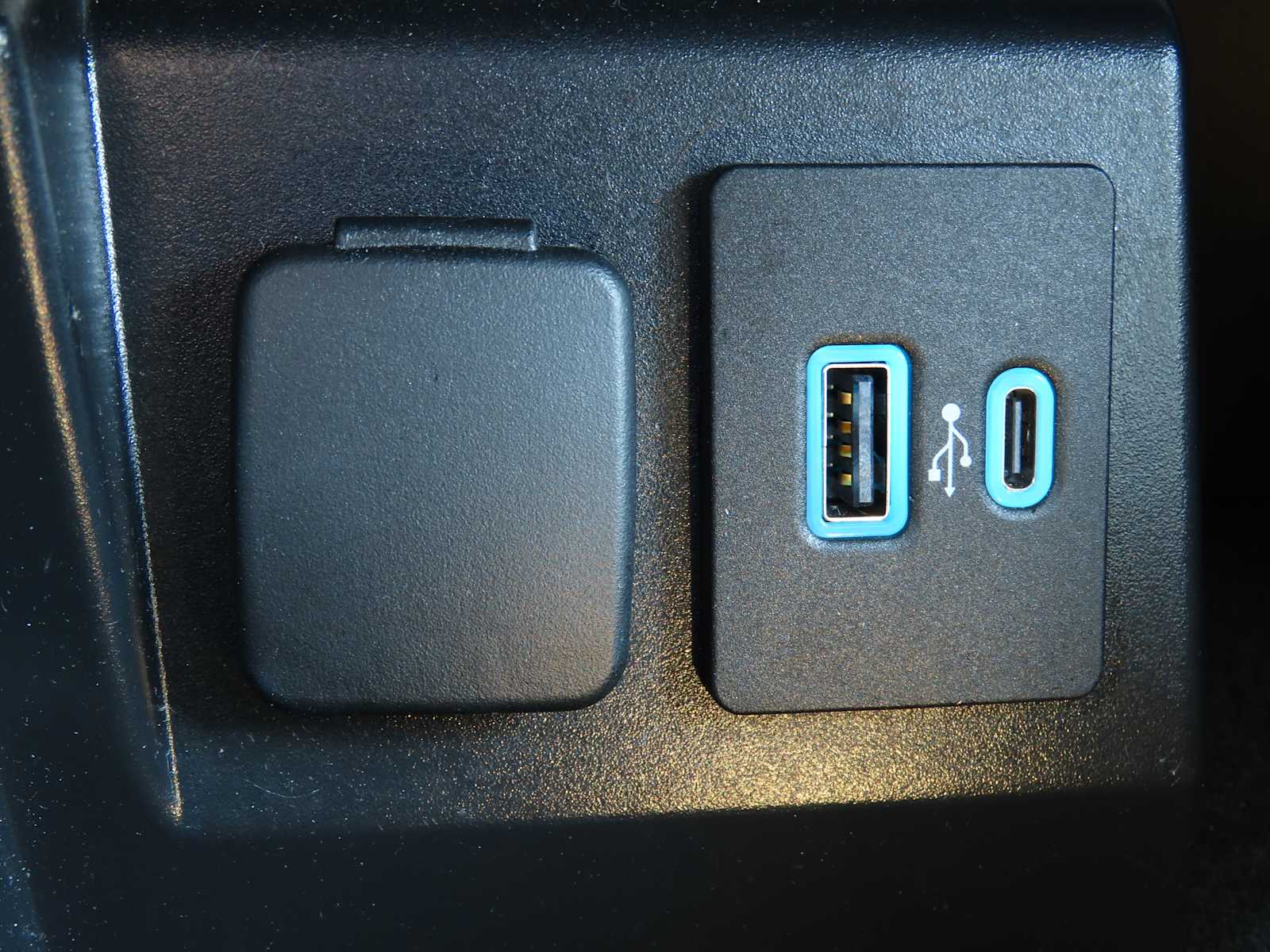 Thumbnail: 2023 Ford Explorer - 33