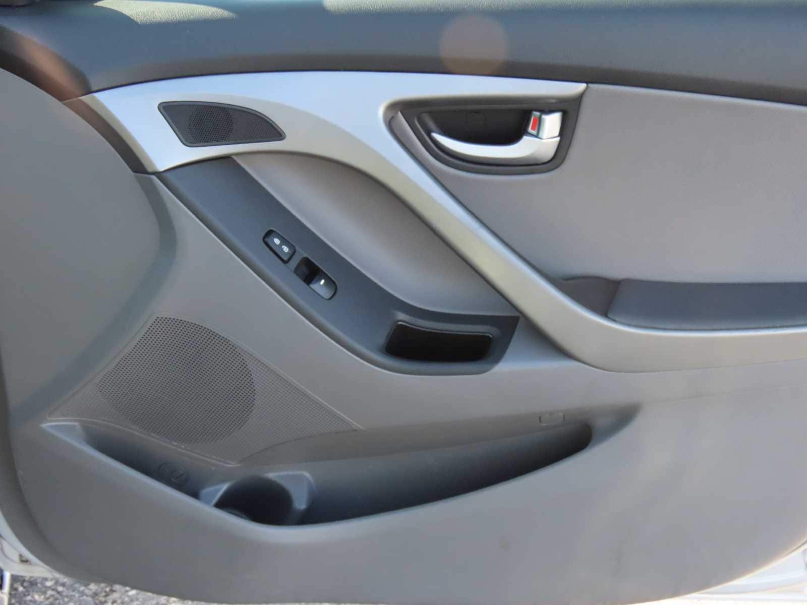 Thumbnail: 2015 Hyundai Elantra - 25