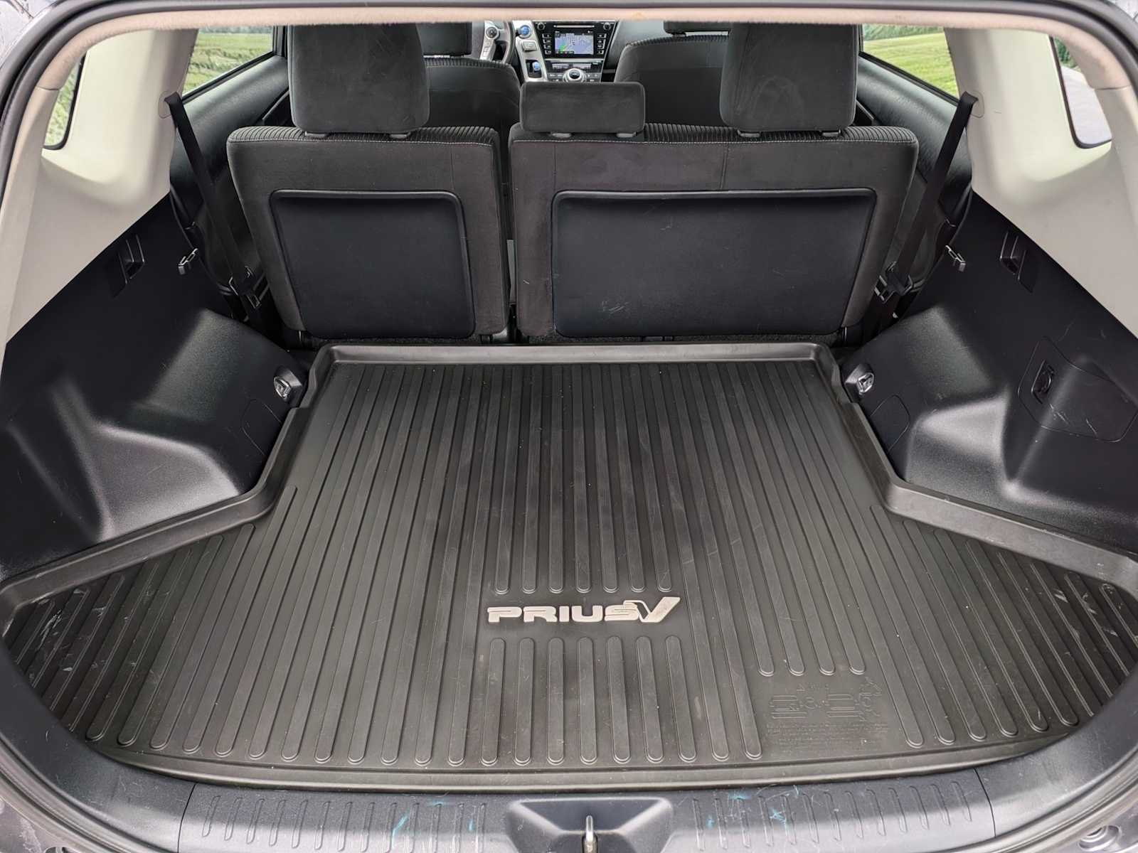 Thumbnail: 2015 Toyota Prius v - 27