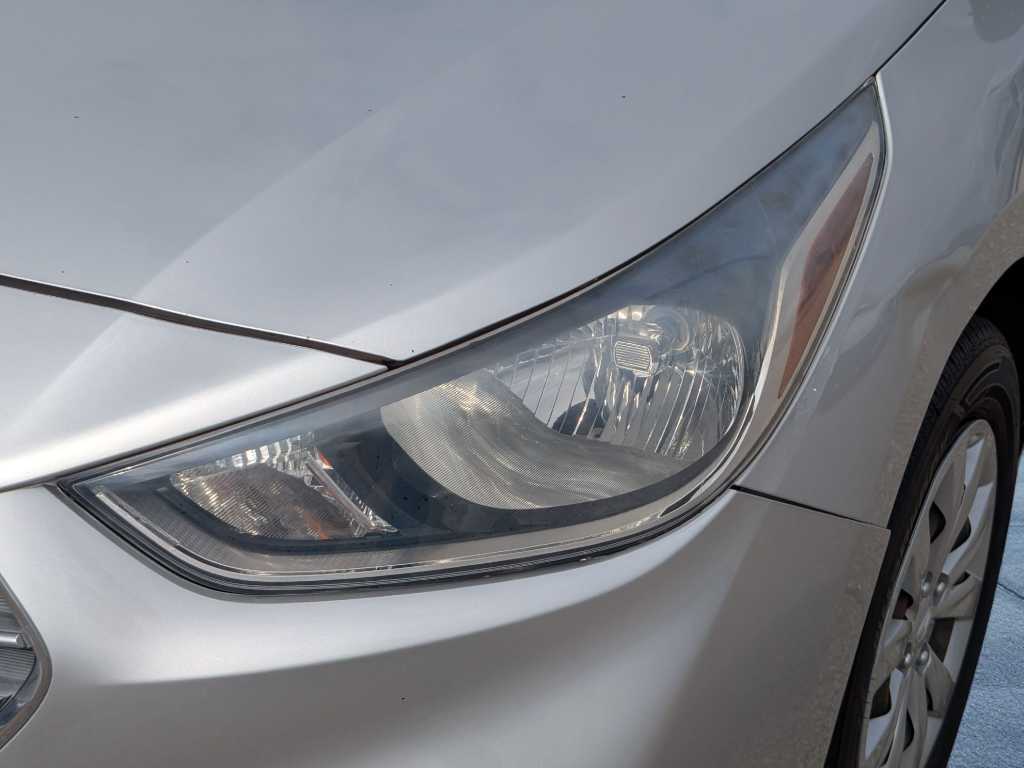 2019 Hyundai Accent SE 10