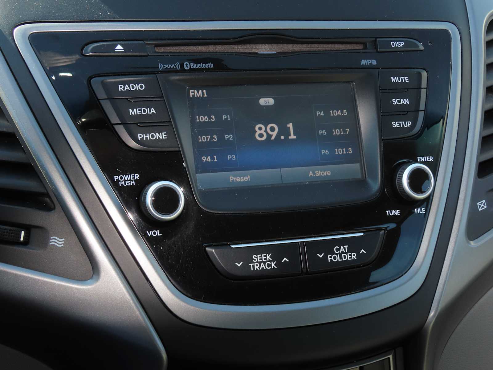 Thumbnail: 2015 Hyundai Elantra - 31