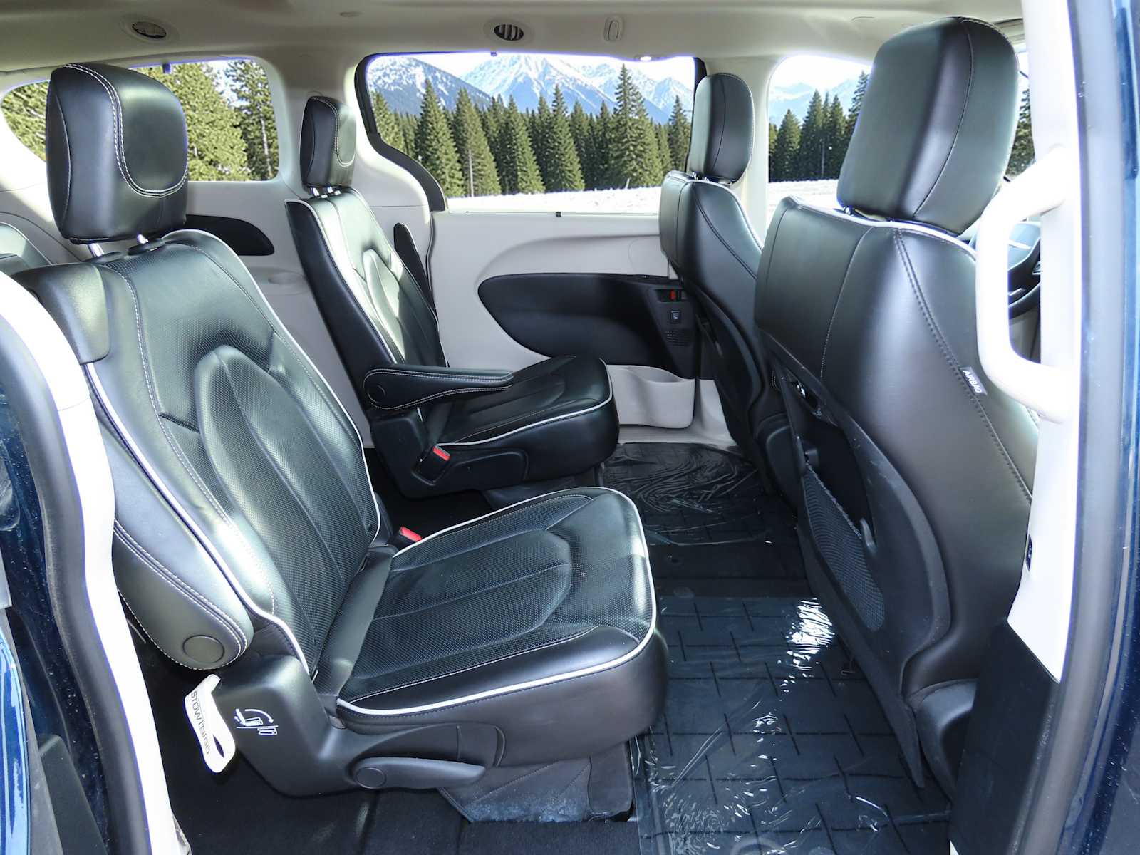 Thumbnail: 2023 Chrysler Pacifica - 23