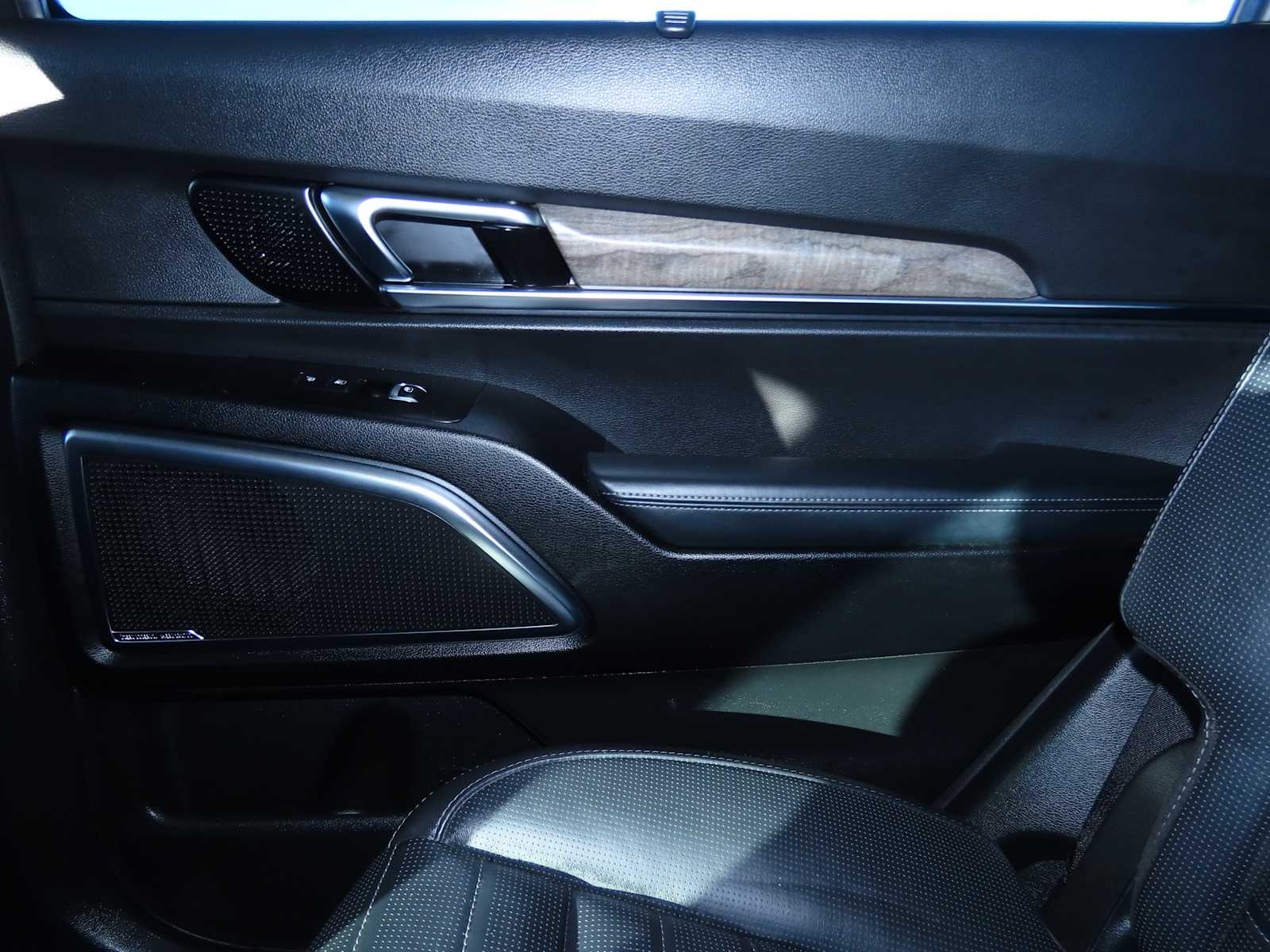 Thumbnail: 2020 Kia Telluride - 19