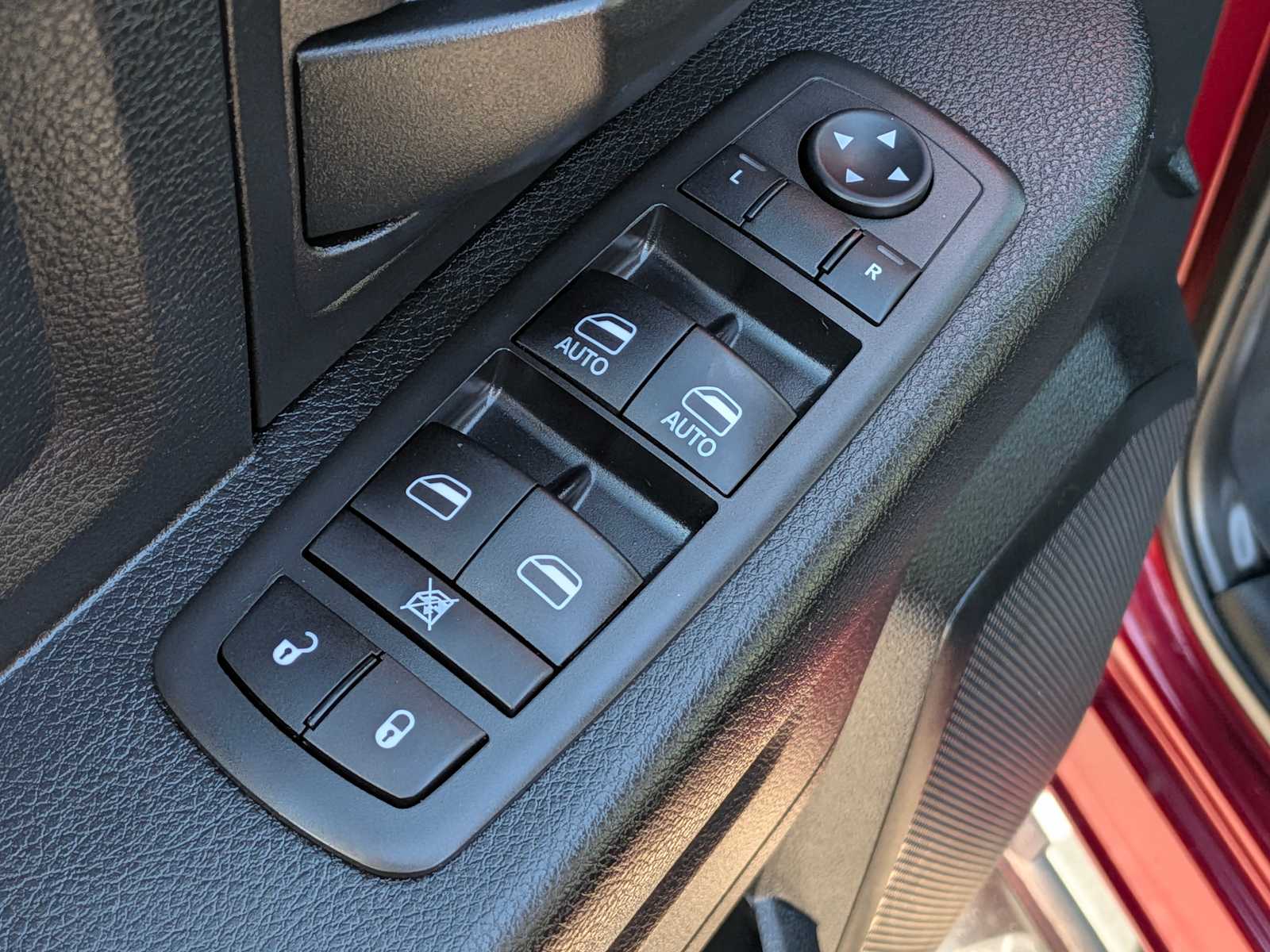 Thumbnail: 2019 RAM 1500 Classic - 18