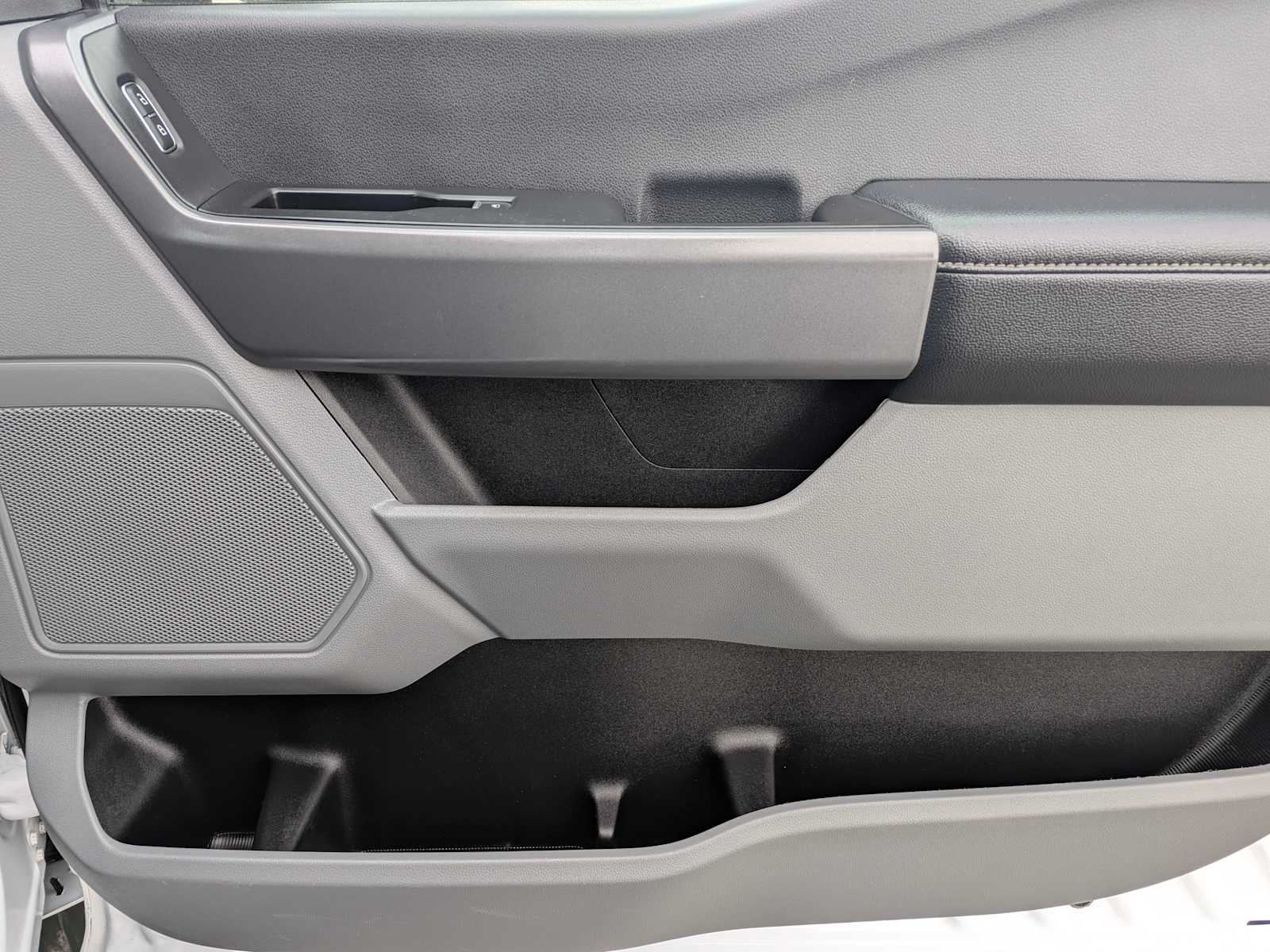 Thumbnail: 2023 Ford Econoline - 23