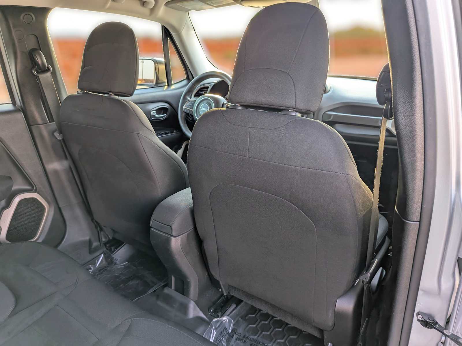 Thumbnail: 2017 Jeep Renegade - 28