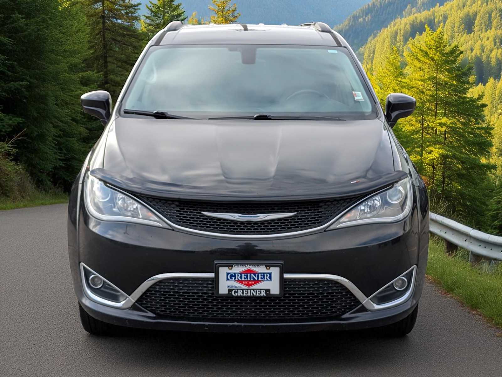 Thumbnail: 2017 Chrysler Pacifica - 9