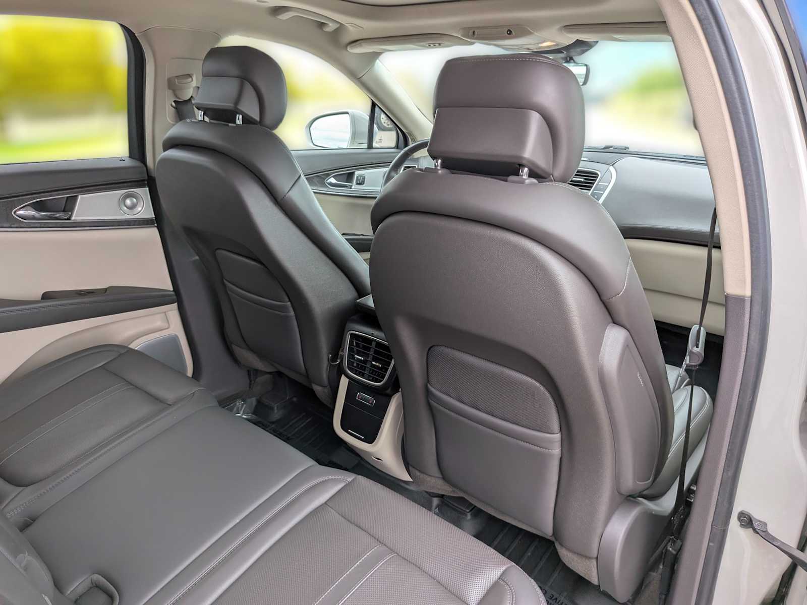 Thumbnail: 2019 Lincoln Nautilus - 28