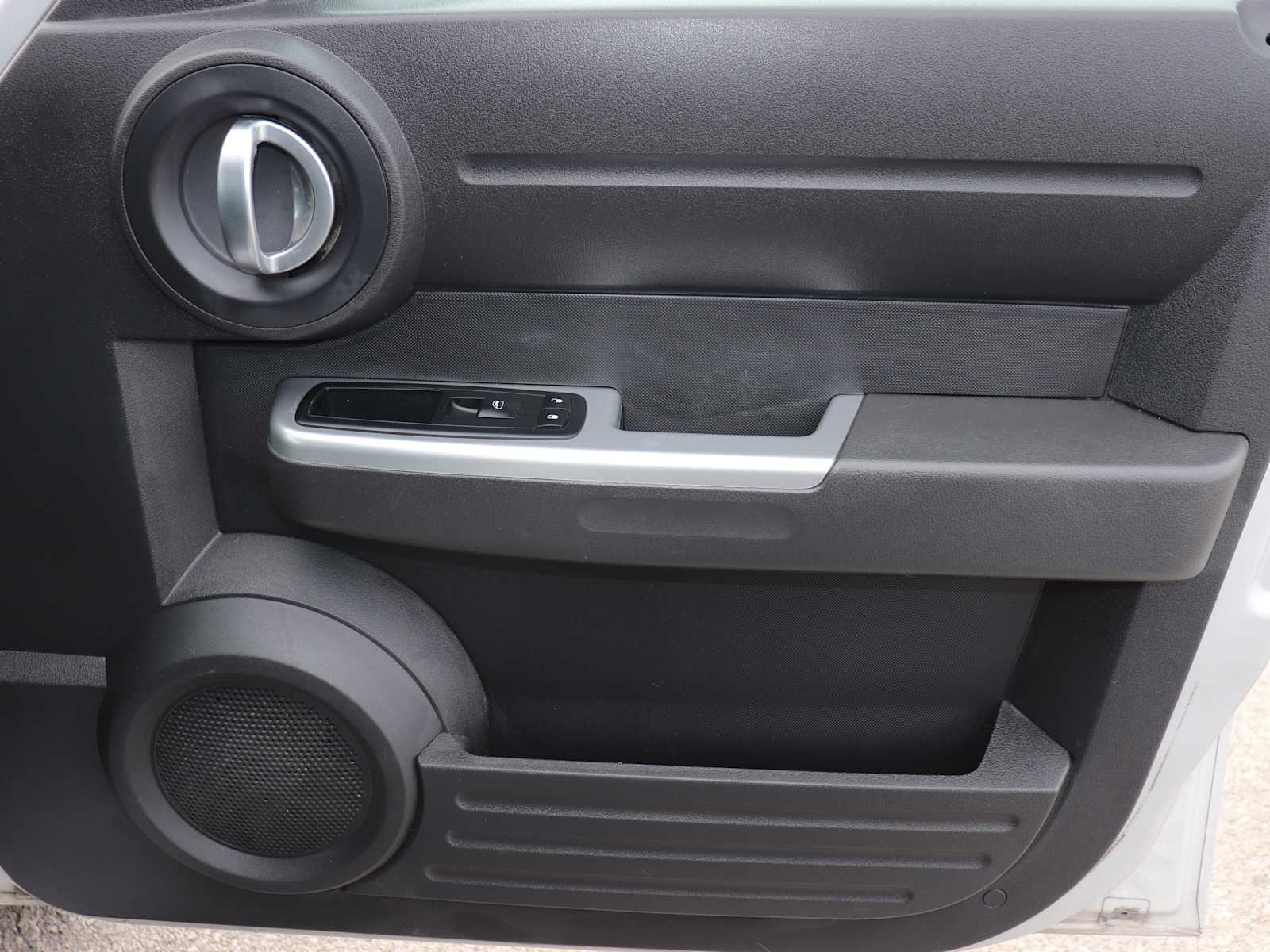 Thumbnail: 2011 Dodge Nitro - 23