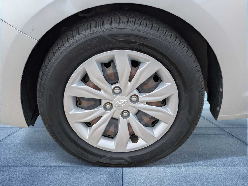 2019 Hyundai Accent SE 15