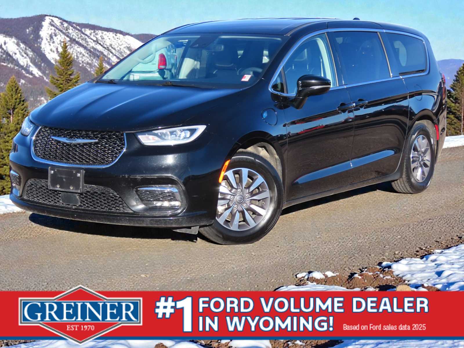 2024 Chrysler Pacifica PHEV Select's photo