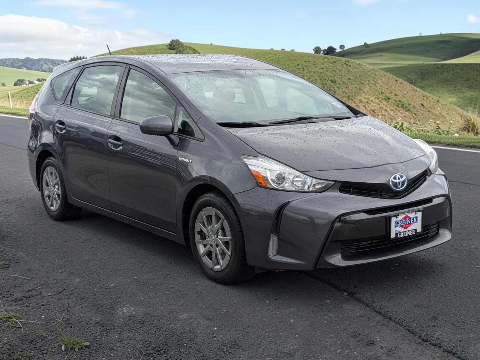 Thumbnail: 2015 Toyota Prius v - 8
