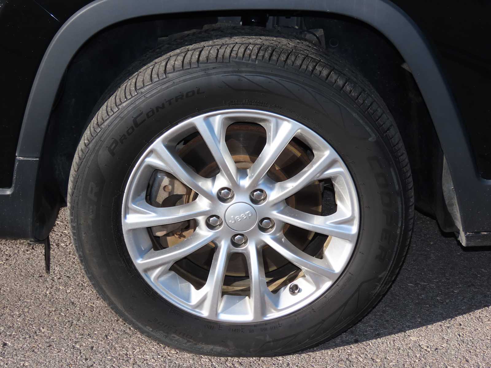 Thumbnail: 2019 Jeep Cherokee - 13