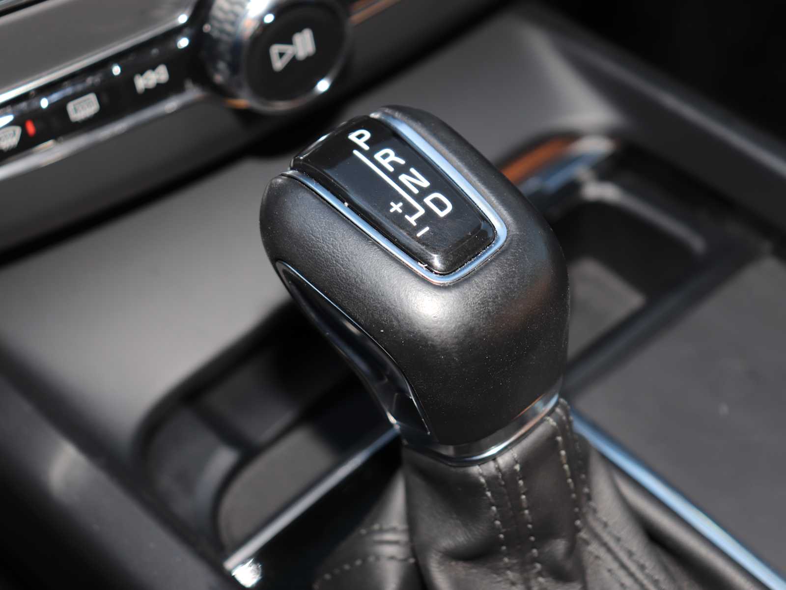 Thumbnail: 2021 Volvo XC60 - 33