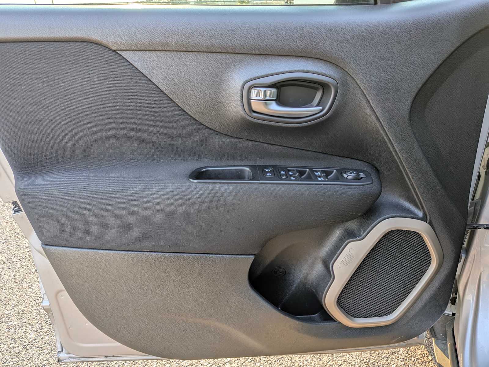 Thumbnail: 2017 Jeep Renegade - 20