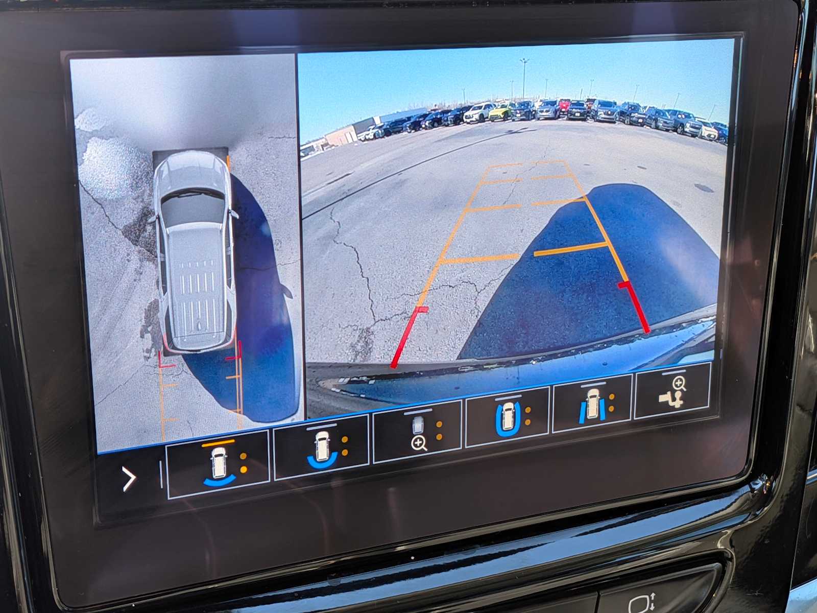 Thumbnail: 2020 Chevrolet Traverse - 30