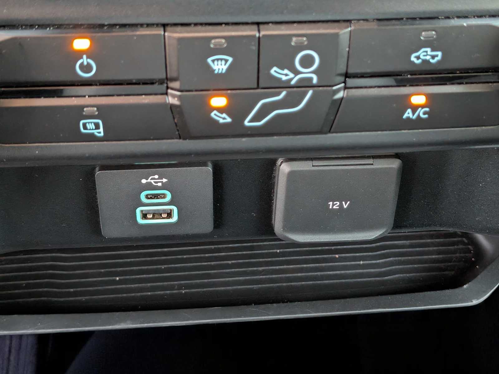 2023 Ford Econoline E-350 37