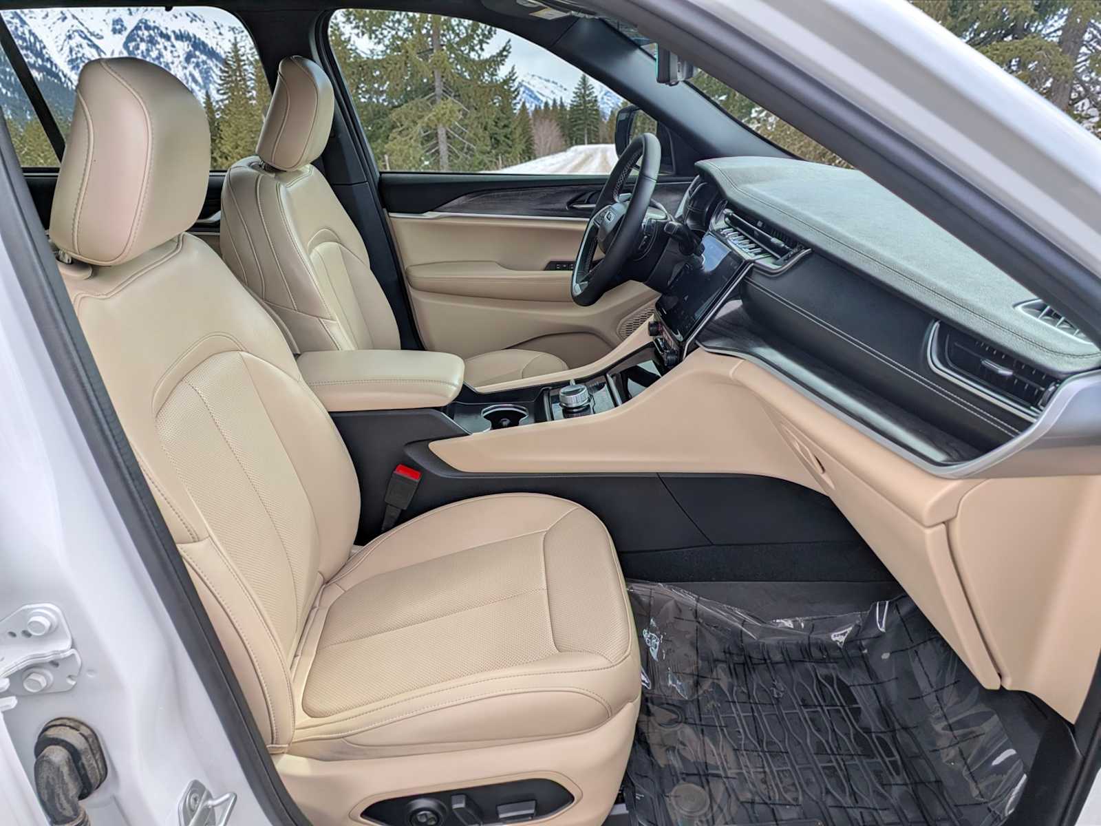 Thumbnail: 2025 Jeep Grand Cherokee - 20