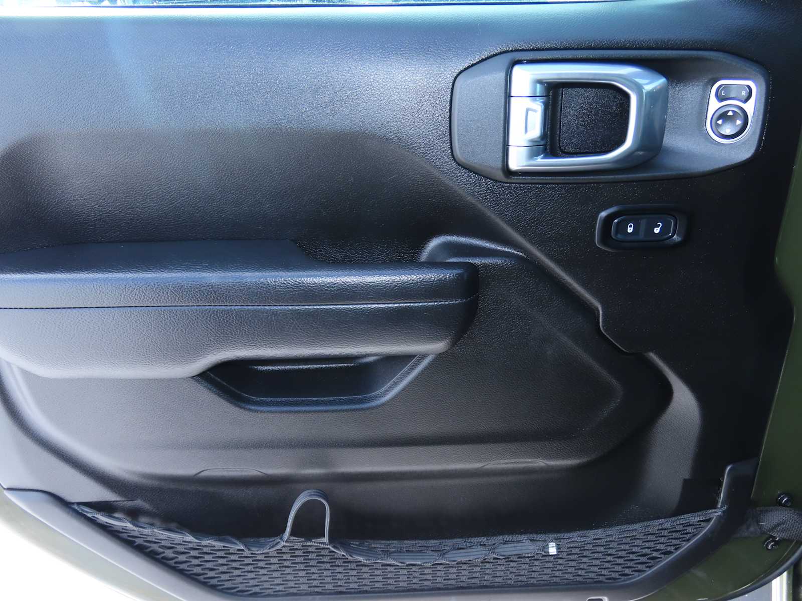 Thumbnail: 2023 Jeep Gladiator - 17