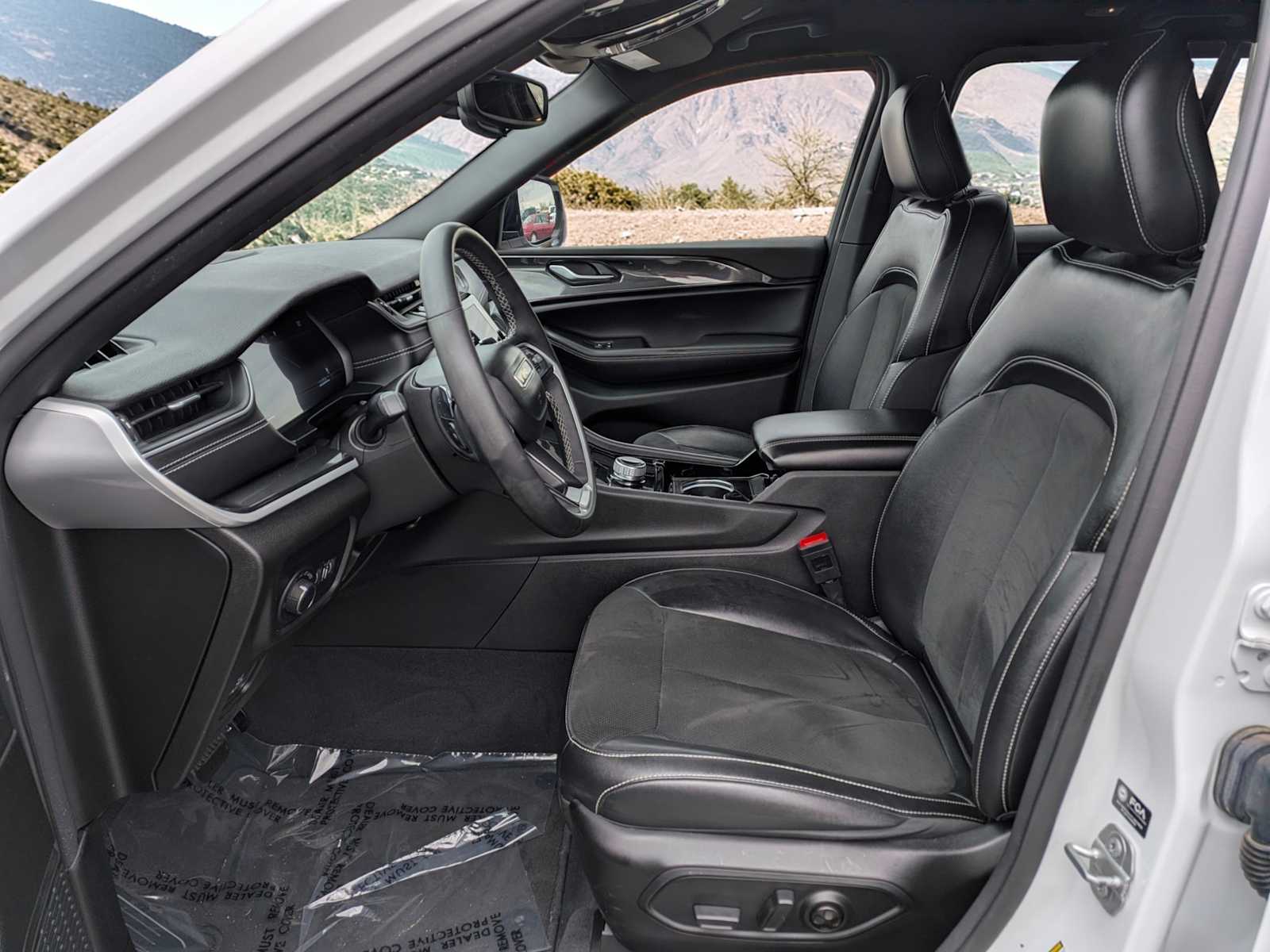 Thumbnail: 2023 Jeep Grand Cherokee - 16