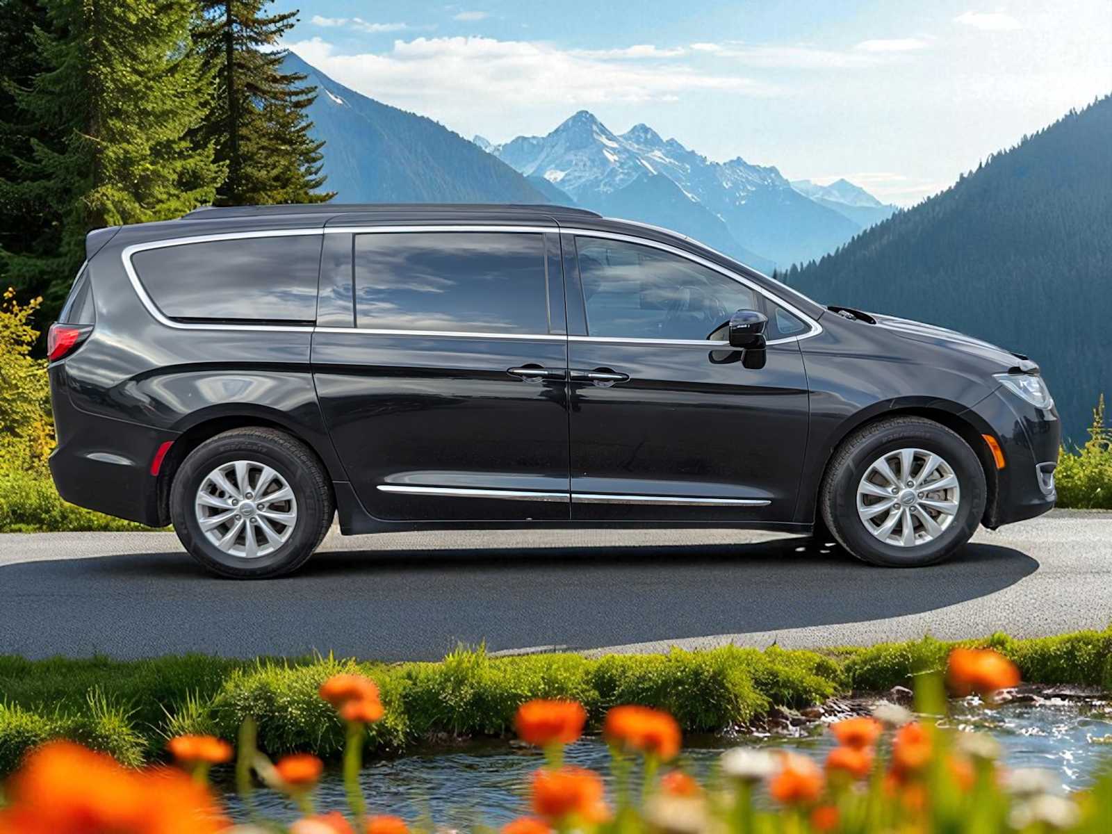 Thumbnail: 2017 Chrysler Pacifica - 7