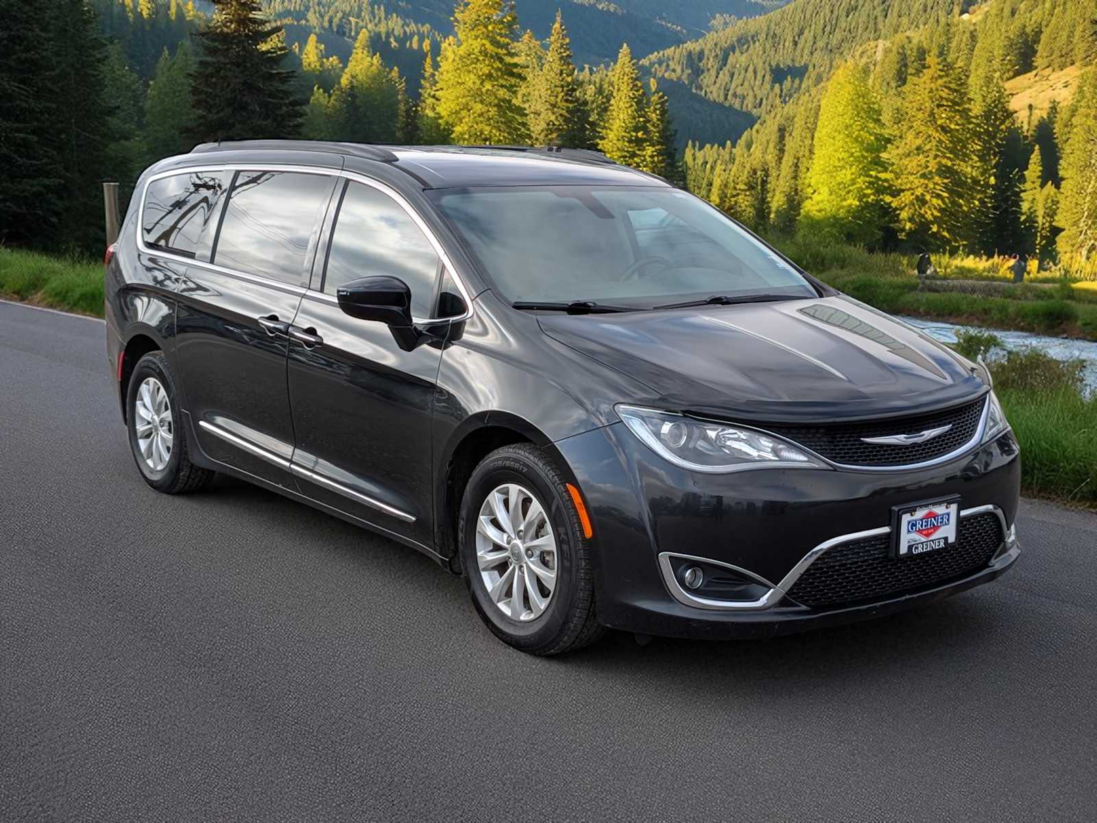 Thumbnail: 2017 Chrysler Pacifica - 8