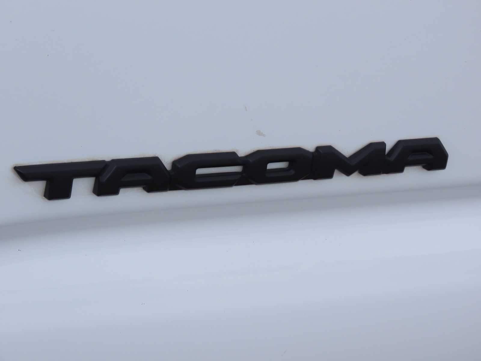 Thumbnail: 2022 Toyota Tacoma - 12