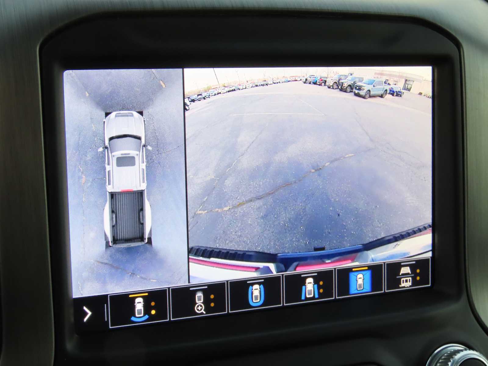 Thumbnail: 2022 GMC Sierra 3500 - 32