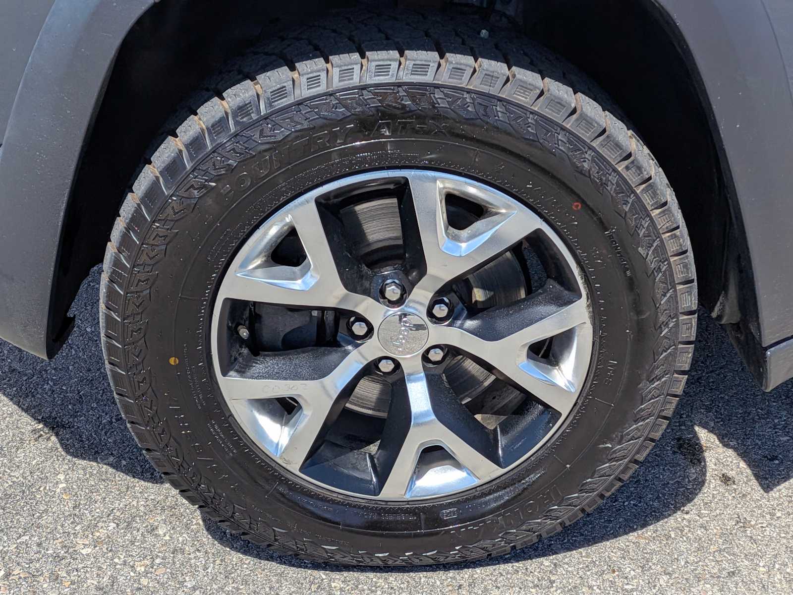 Thumbnail: 2017 Jeep Cherokee - 14