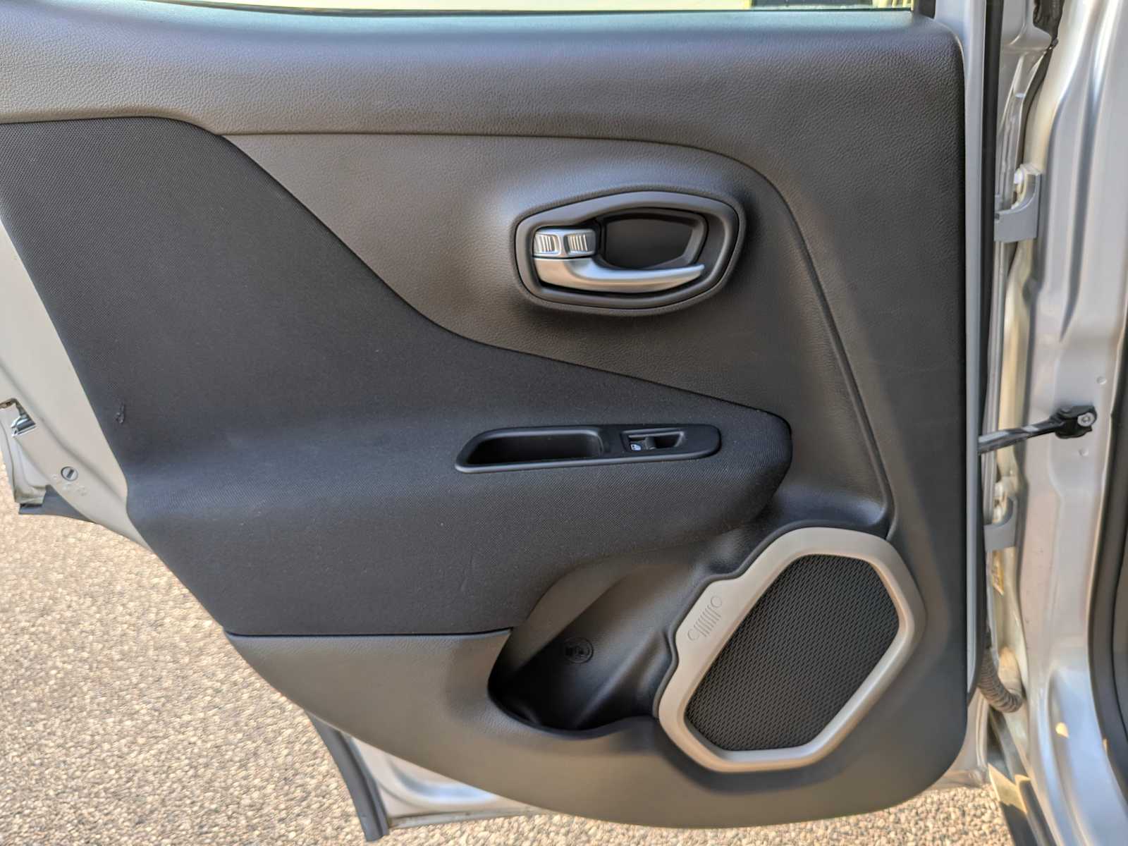 Thumbnail: 2017 Jeep Renegade - 24