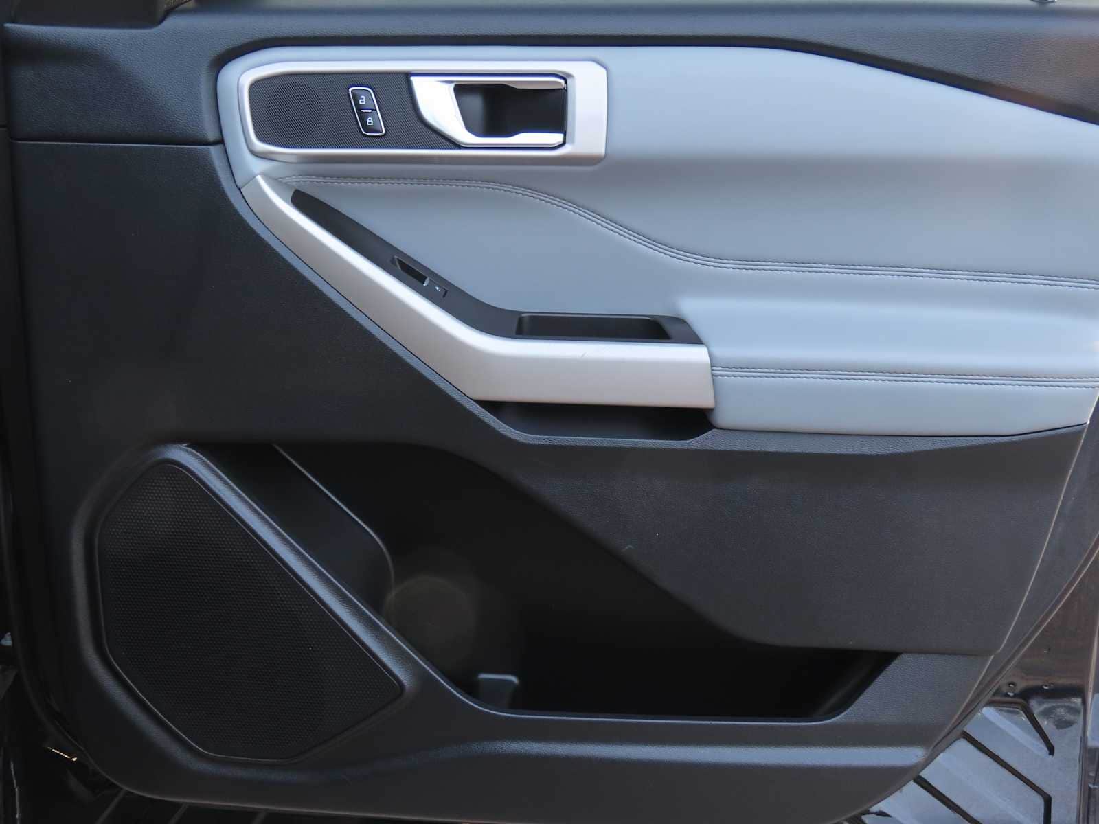 Thumbnail: 2022 Ford Explorer - 25